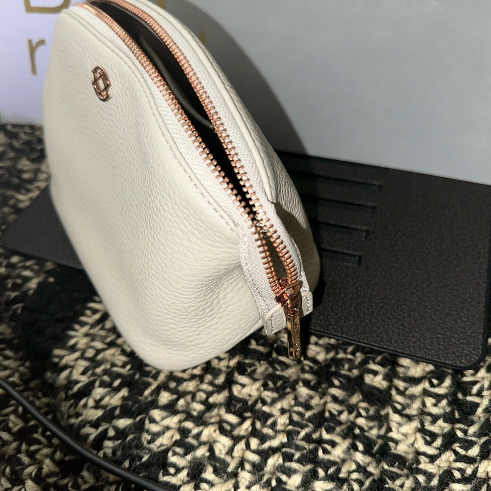 Cosmetic Pouch - Picture 2 of 5